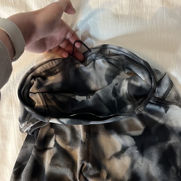 Lululemon high rise train times (discontinued) leggings size 2, length 25 - Picture 5 of 7